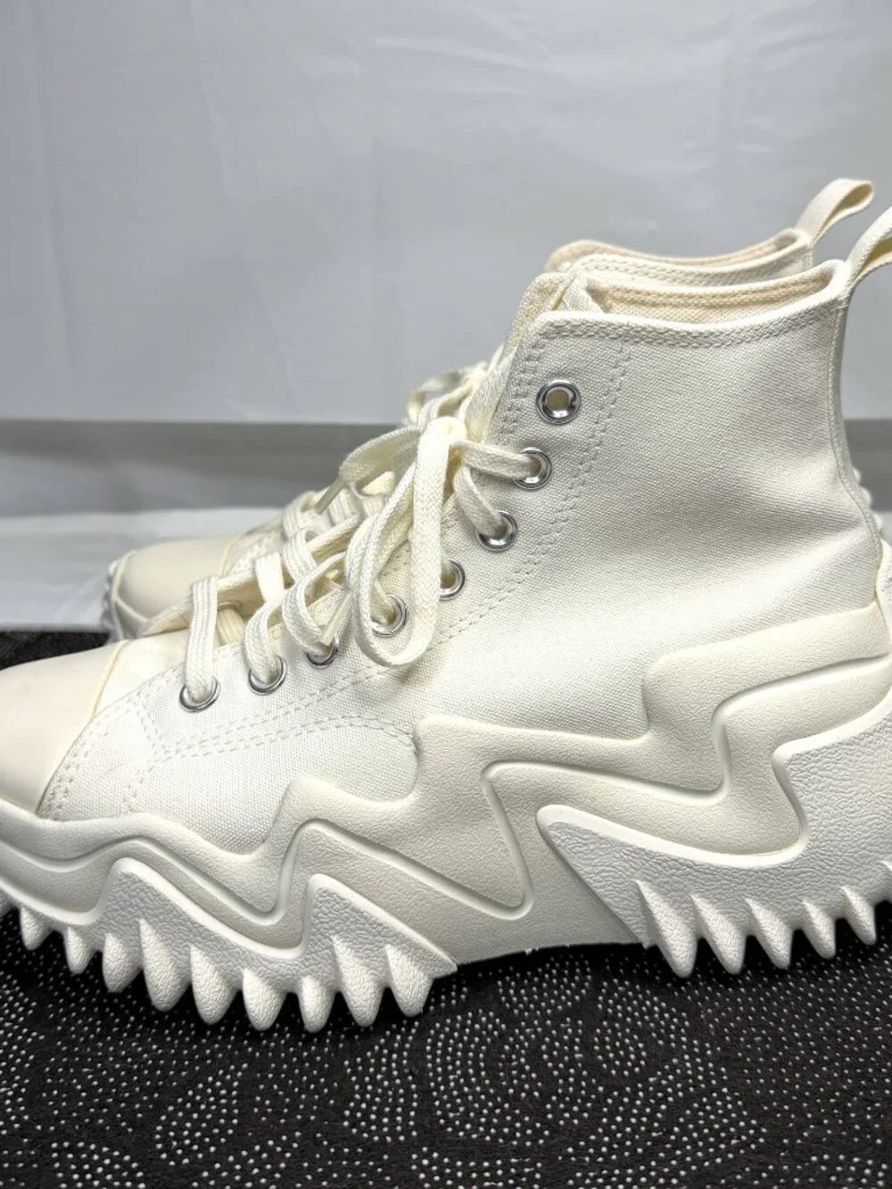 Converse Run Star Motion White Chunky Platform Sneakers Men's Size 7/Women's 8.5